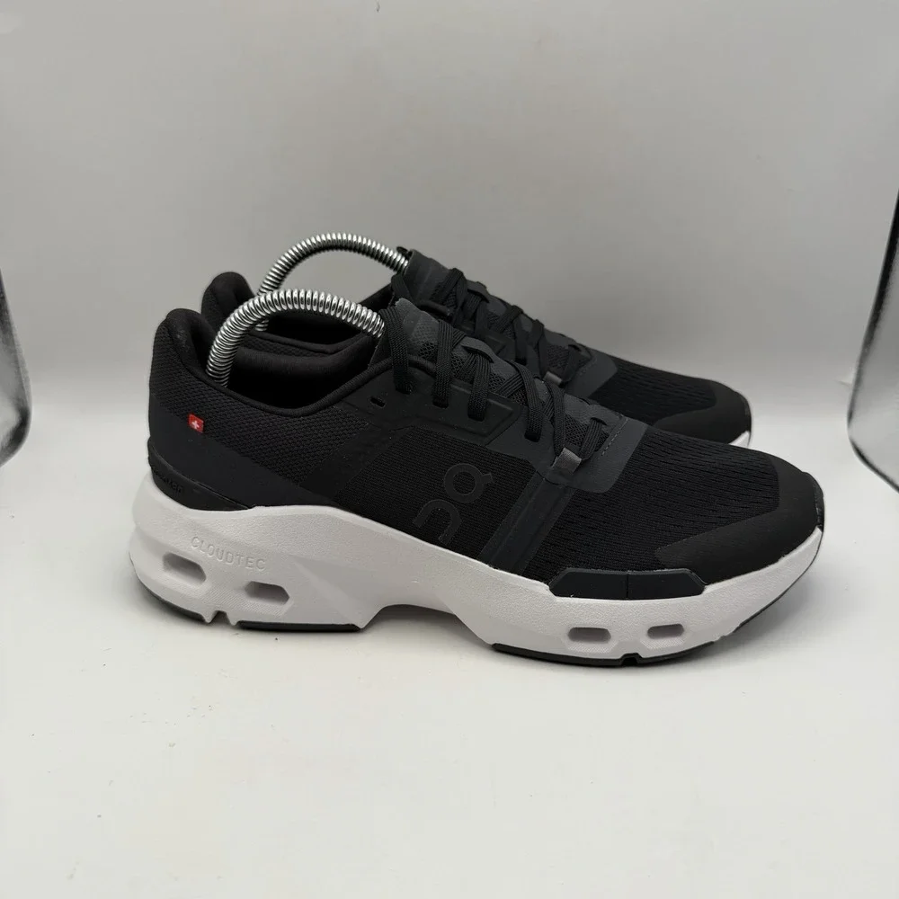 On‎ Women's Cloudpulse Sneakers Size 10 Black and White New